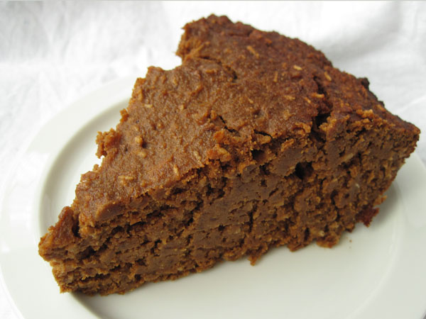 (slice of pumpkin pie on a plate)